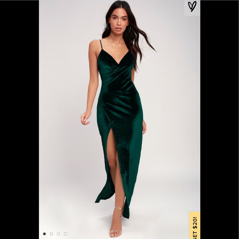 ❌SOLD❌ Lulu’s Green Velvet Maxi Dress